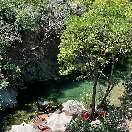 Layinka Kaz Mountains Bed and breakfast